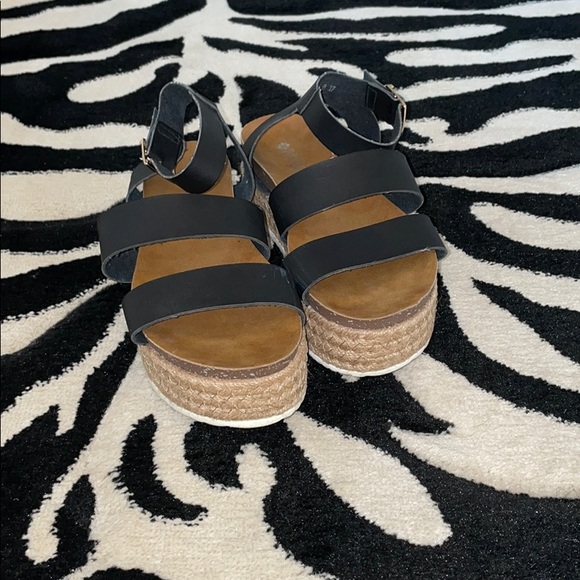 Patrizia Woven Strappy Platform sandals size 7M 😘 - Picture 5 of 8